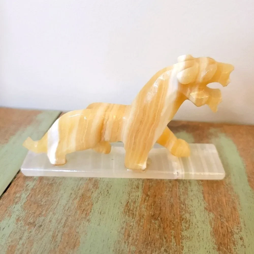 Vintage Natural Agate Lion Carved Stone Sculpture